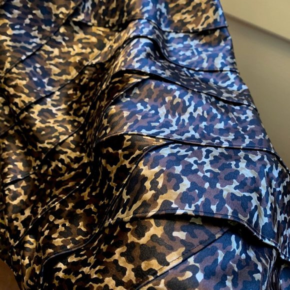 Maggy London Dress, Brown, black & gold print, Size 4, Under knee, All lining.LN - Picture 4 of 13